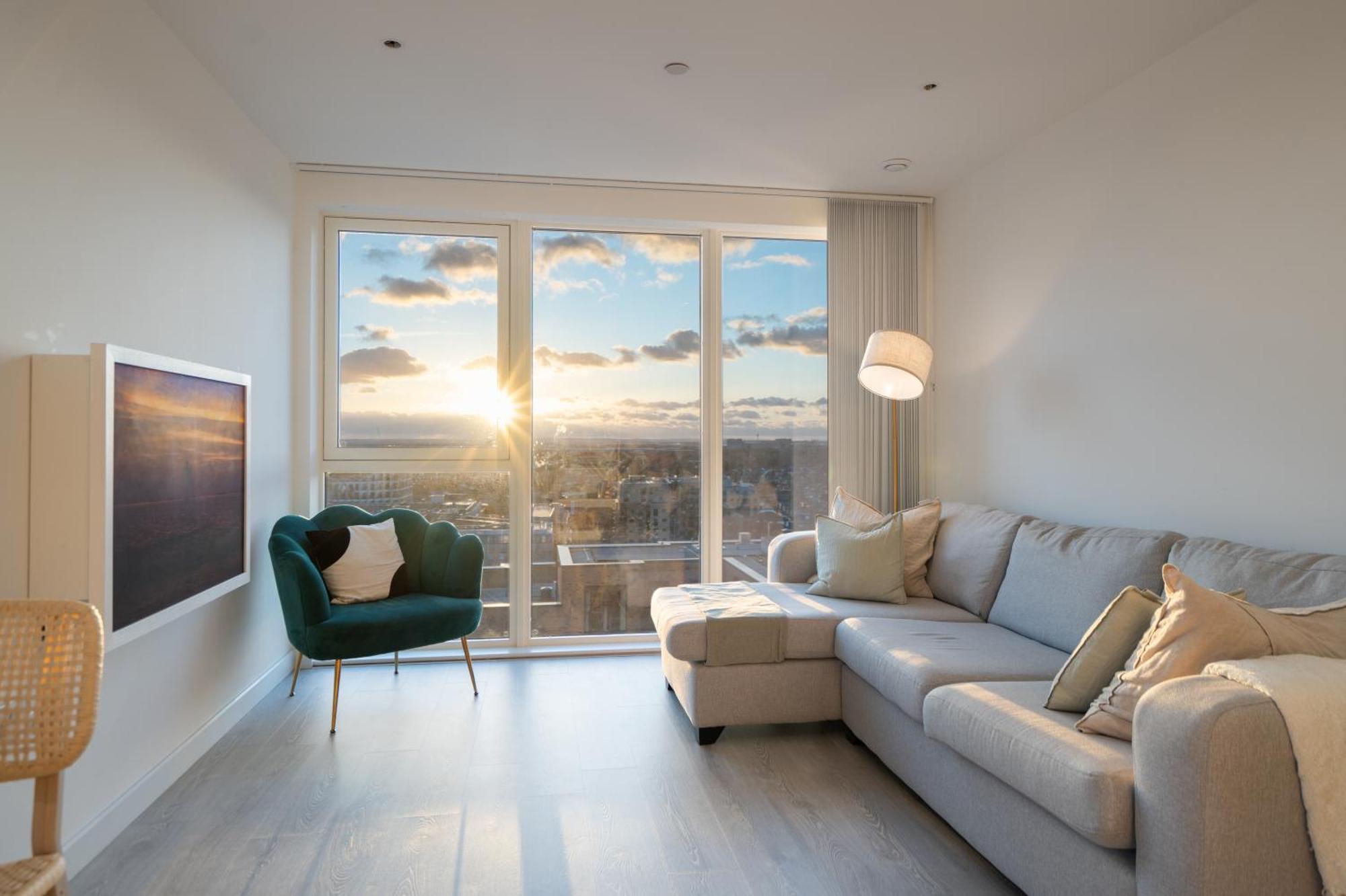 ハウンズローSunset Retreat: Steps From Heathrow/Twickenhamアパートメント エクステリア 写真