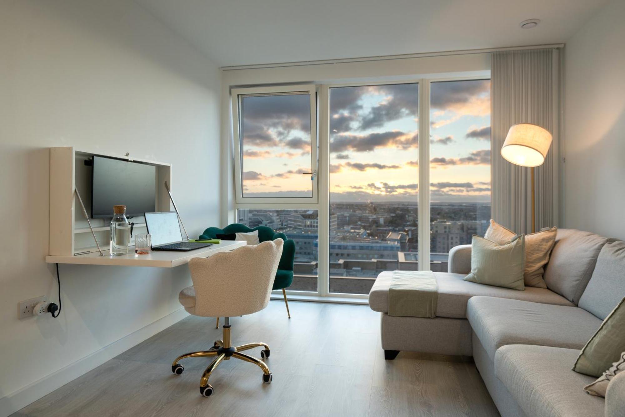 ハウンズローSunset Retreat: Steps From Heathrow/Twickenhamアパートメント エクステリア 写真