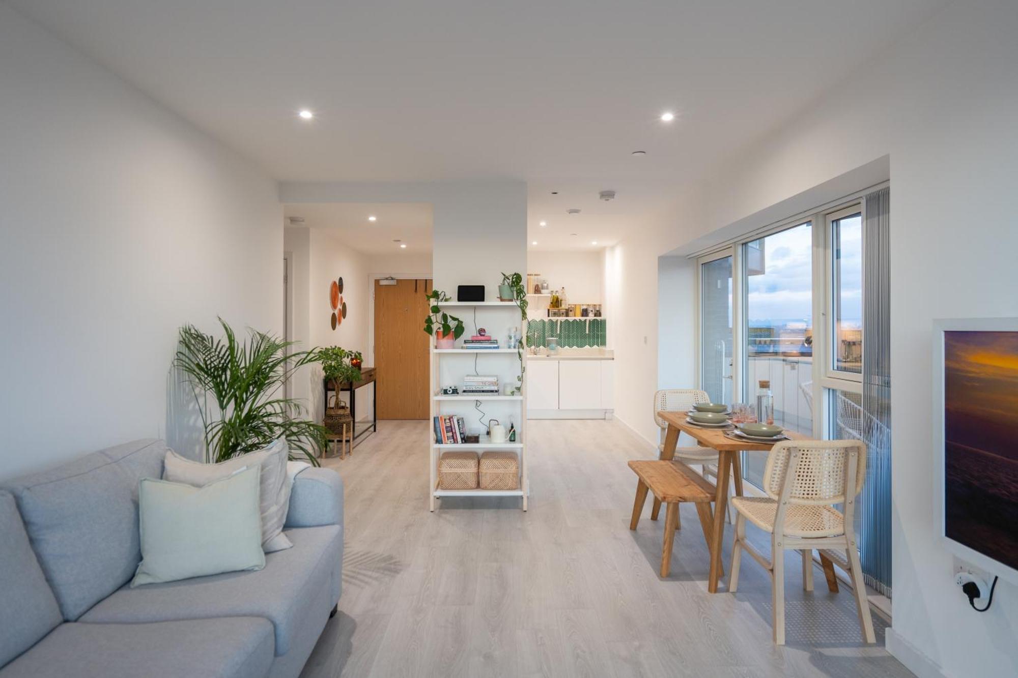ハウンズローSunset Retreat: Steps From Heathrow/Twickenhamアパートメント エクステリア 写真