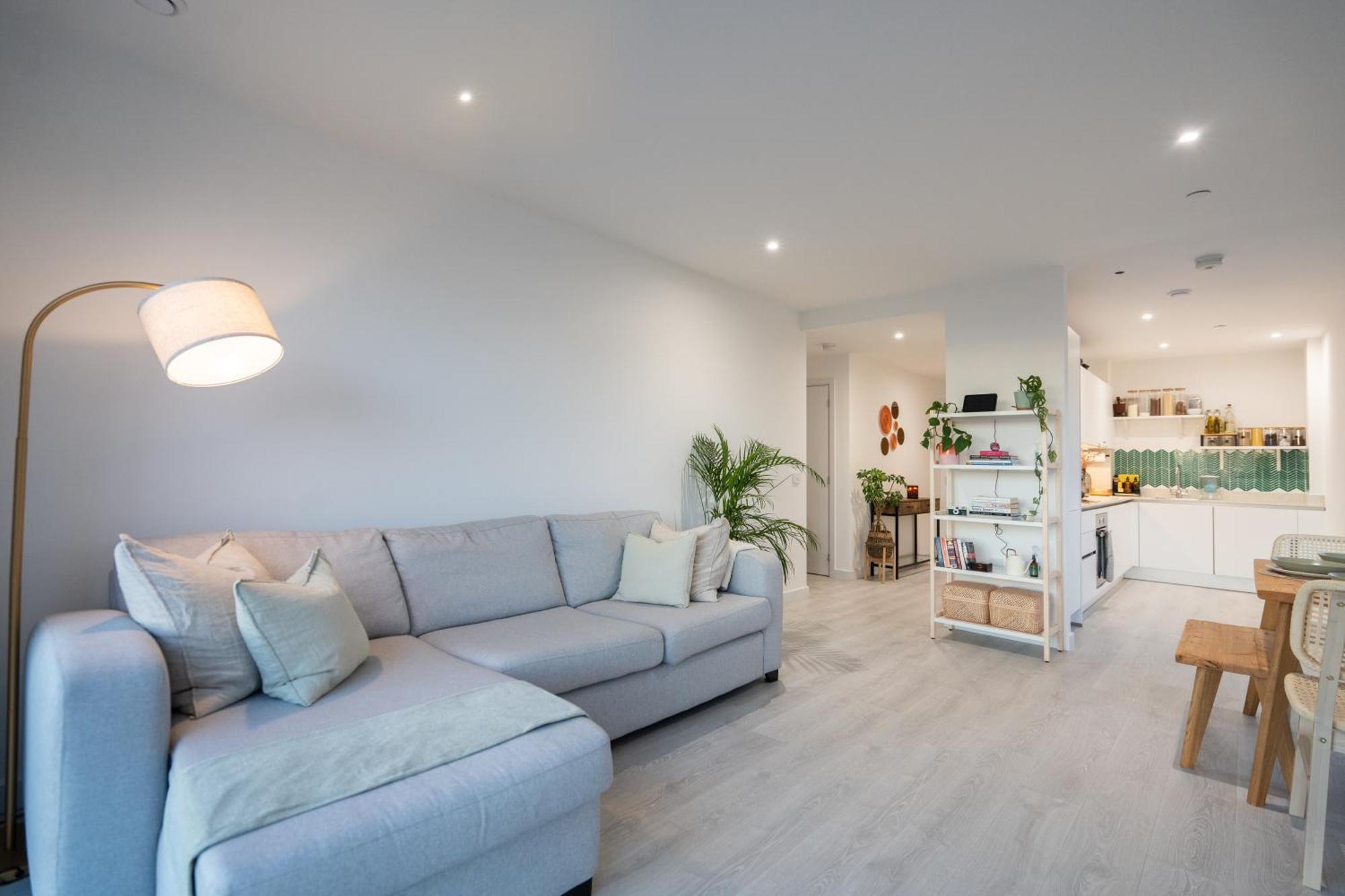 ハウンズローSunset Retreat: Steps From Heathrow/Twickenhamアパートメント エクステリア 写真
